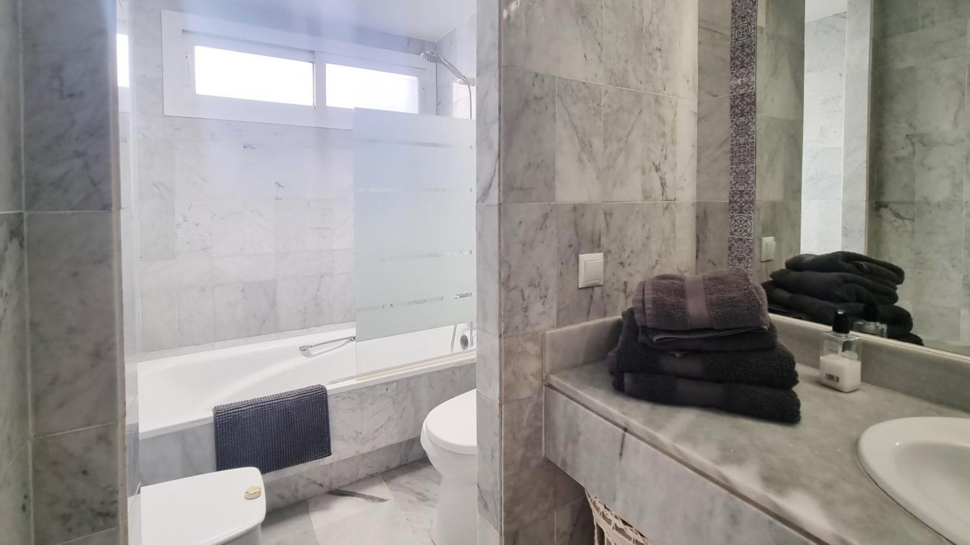 فيلا 4 Bed House With Pool Walk To Puerto Banus Fast Internet ماربيا المظهر الخارجي الصورة